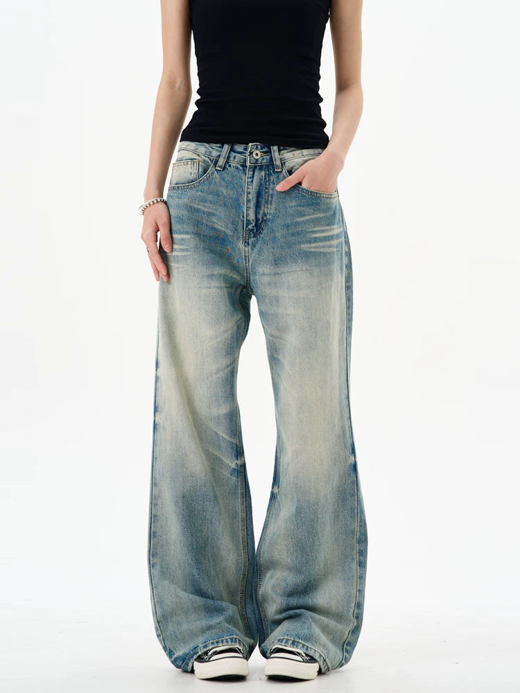Straight Jeans in Blue – Front view