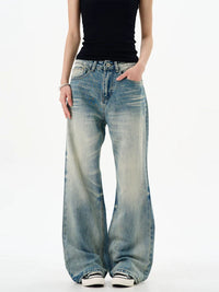 Straight Jeans in Blue – Front view